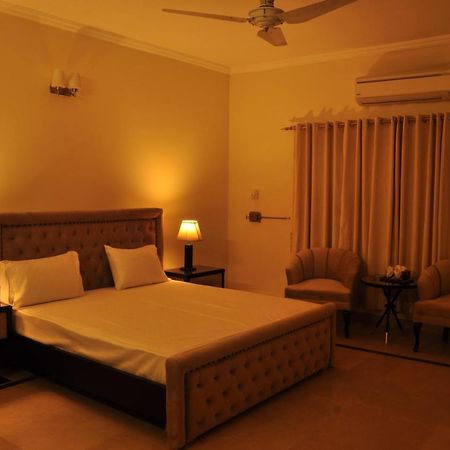 Reina Boutique Hotel - G6/3 イスラマバード エクステリア 写真