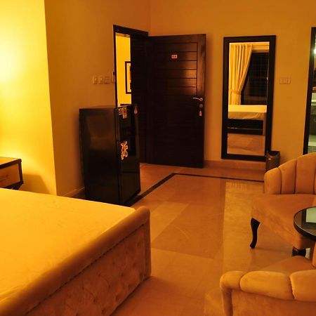 Reina Boutique Hotel - G6/3 イスラマバード エクステリア 写真