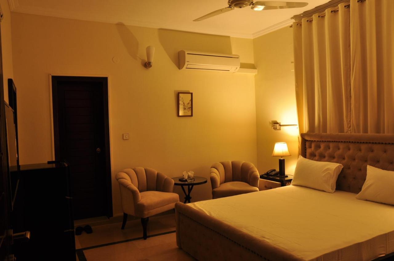 Reina Boutique Hotel - G6/3 イスラマバード エクステリア 写真