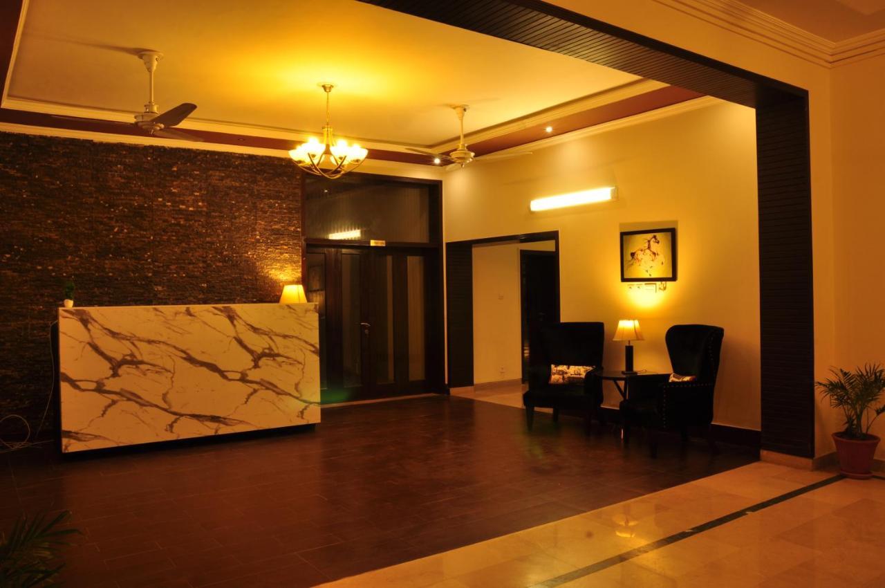 Reina Boutique Hotel - G6/3 イスラマバード エクステリア 写真
