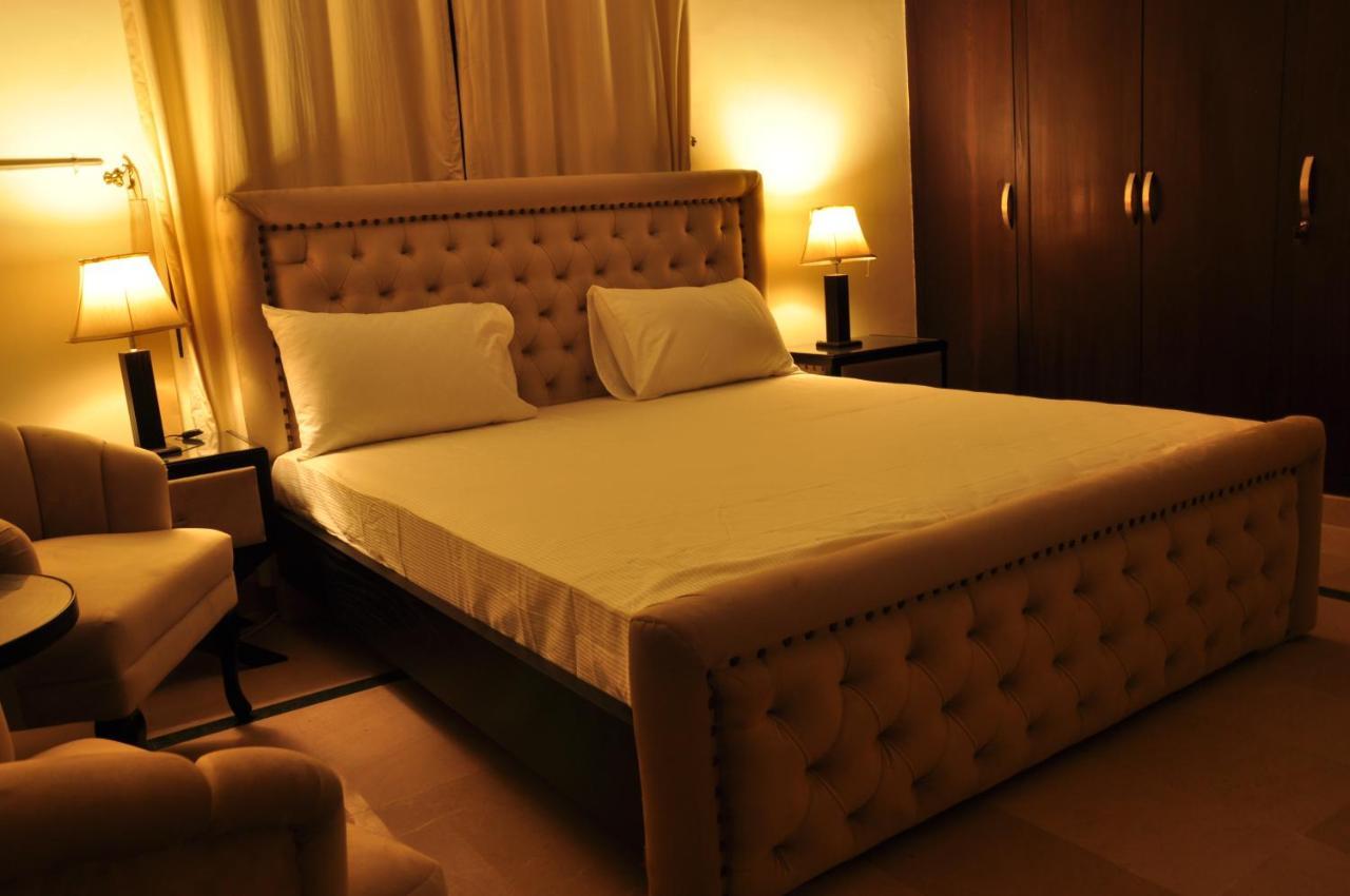 Reina Boutique Hotel - G6/3 イスラマバード エクステリア 写真