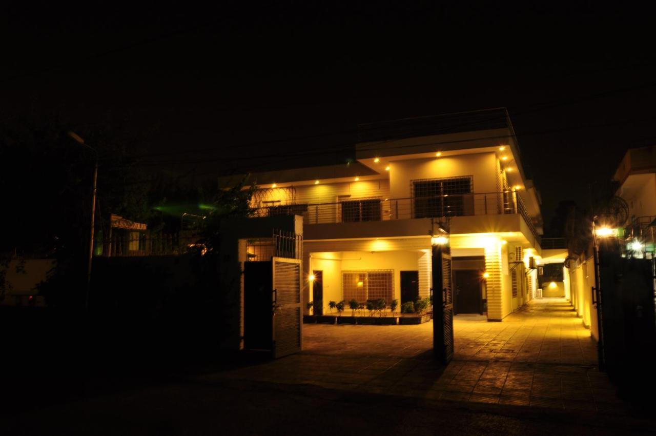 Reina Boutique Hotel - G6/3 イスラマバード エクステリア 写真