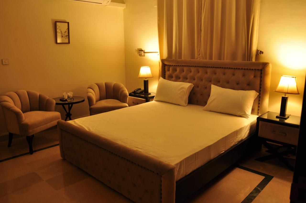 Reina Boutique Hotel - G6/3 イスラマバード エクステリア 写真